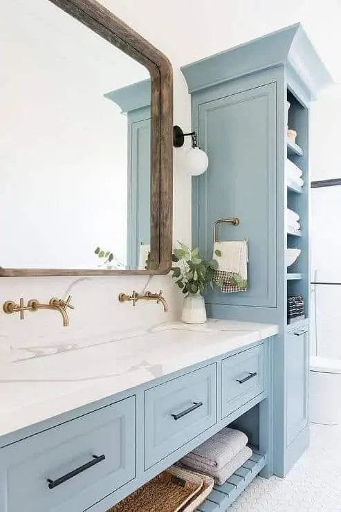 Blue and white bathroom 