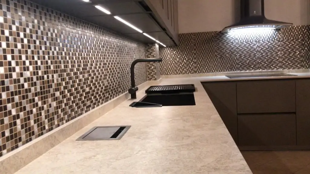 Quartz countertops by Caesarstone