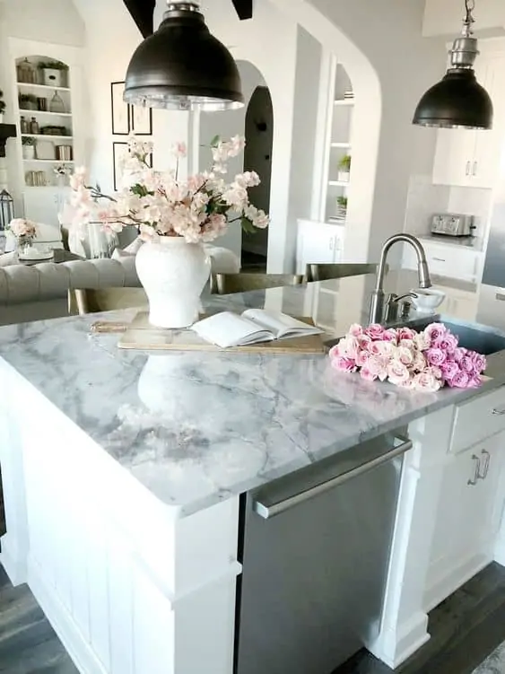 grey kitchentop with white base for a white open kitchen 