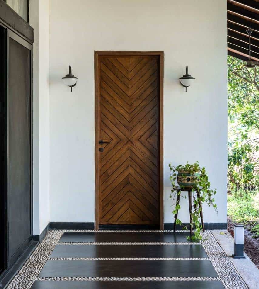 dark brown single leaf plywood door