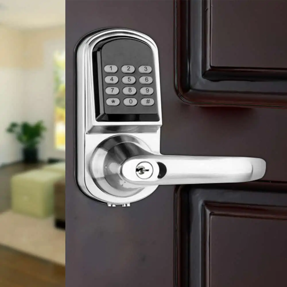 electronic door lock that can replace a traditional padlock