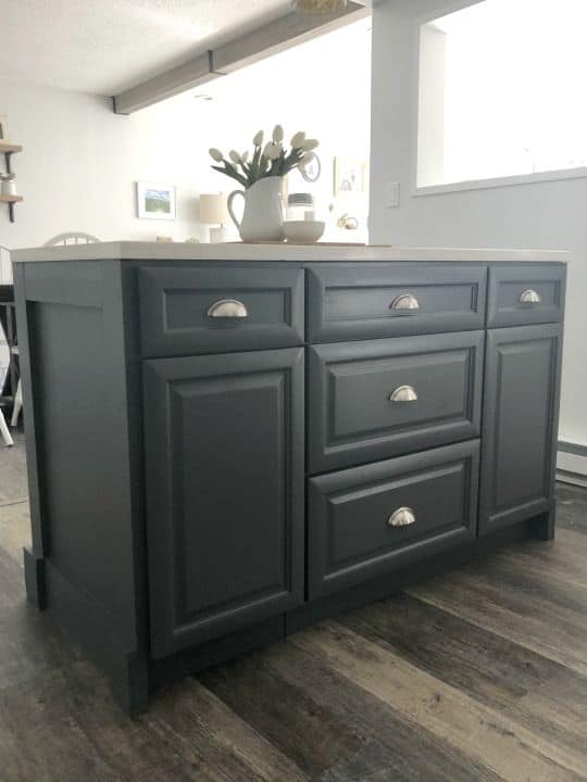 Base kitchen cabinet for counterop