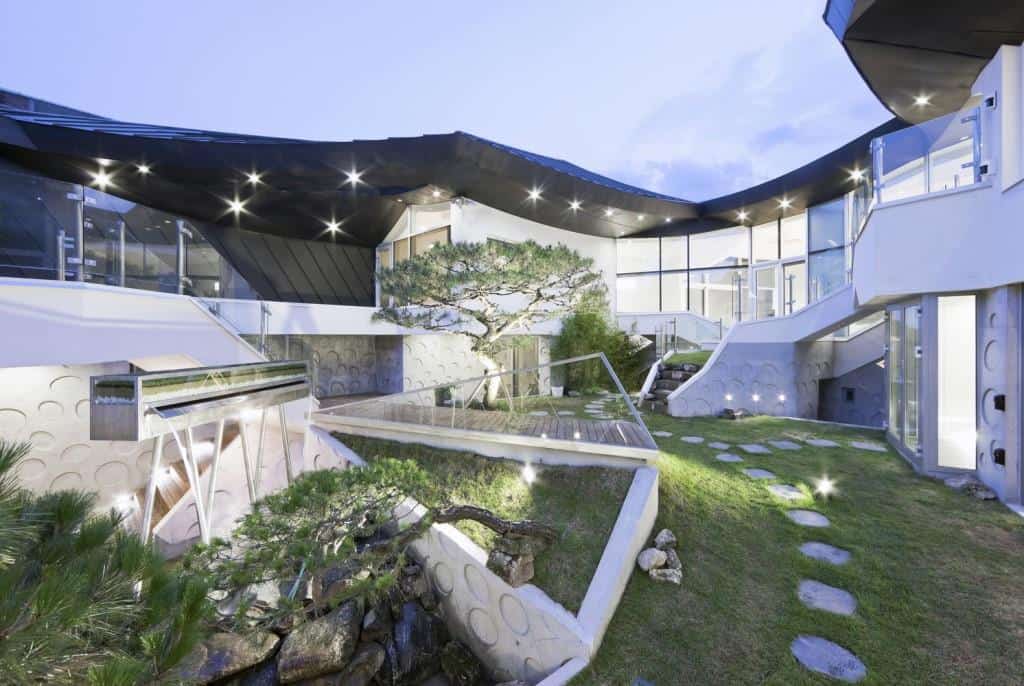 House design: 15 newfangled & futuristic ideas