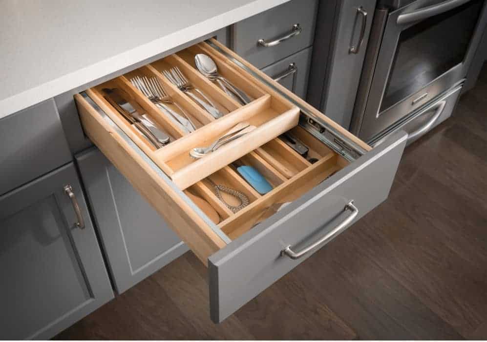 Drawer Systems with cabinet handles