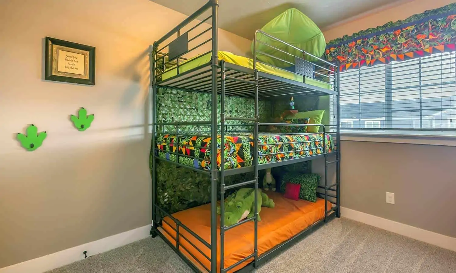 triple bunk bed similar to futon in space efficiency