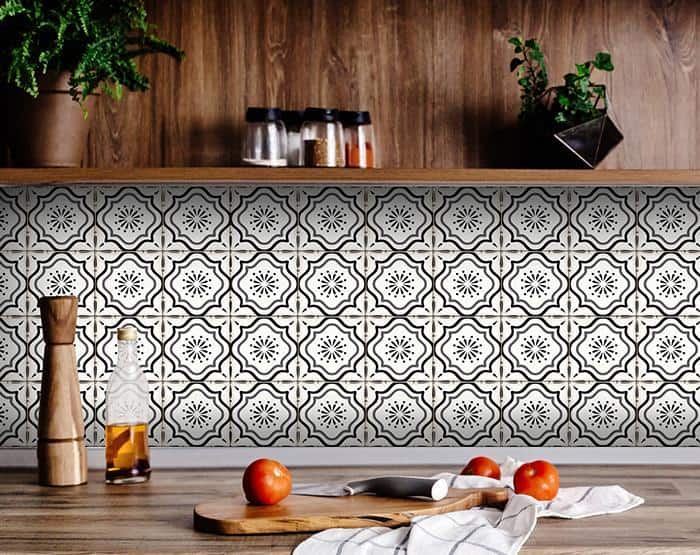 Kitchen tiles design with leaf-like motifs