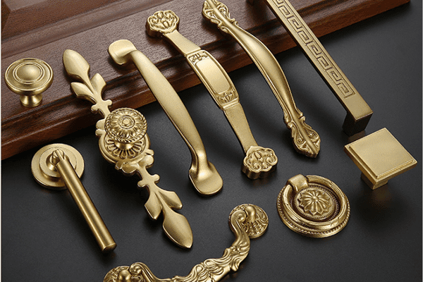 Buy door handles of different types like glass, brass, wood etc with locks for your rooms and main doors