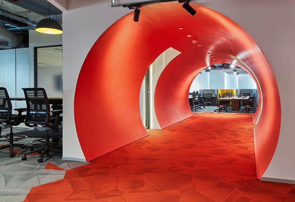 Curved wall and ceiling at Ogilvy office at WPP Campus Bay 99