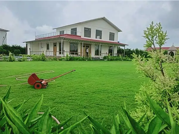 Green beauty farmhouse bungalow and garden