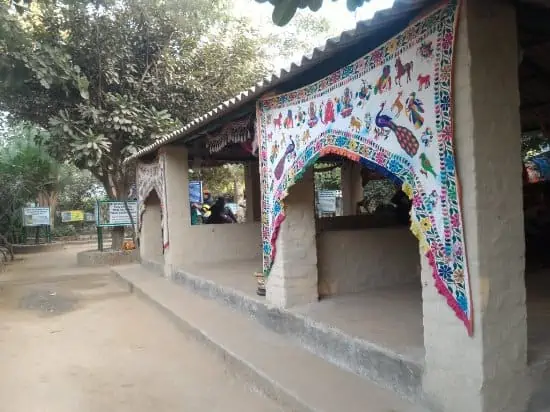 Traditional wall decor
