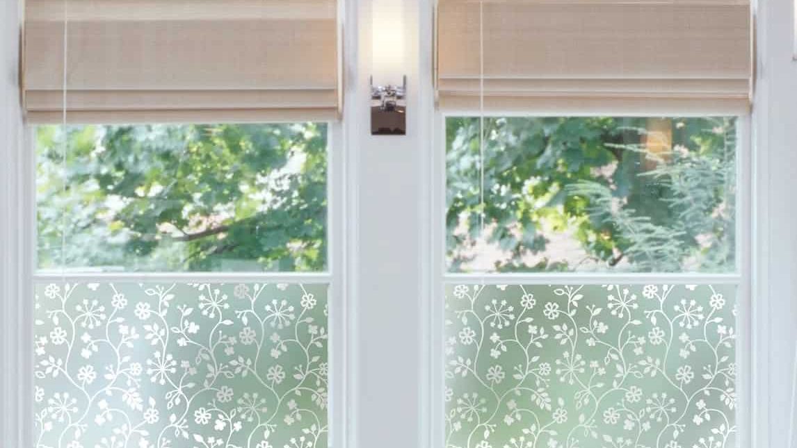 Kitchen fenestration with glass