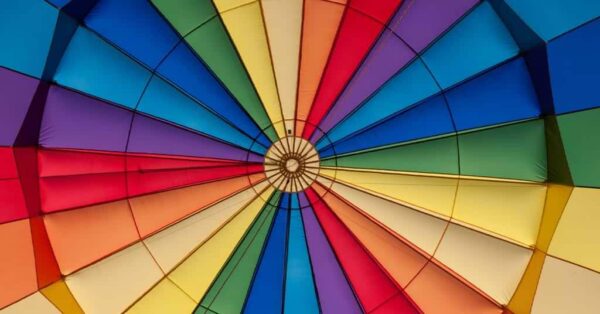 colour wheel with primary & complementary colour