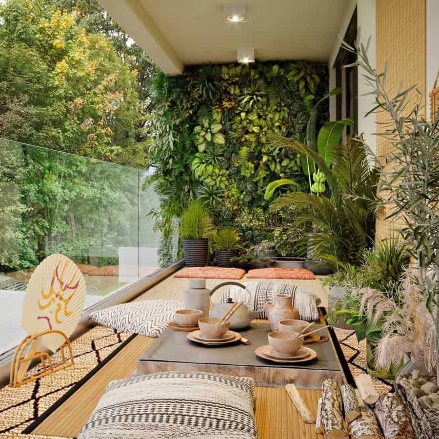 Green vertical balcony garden decoration idea 