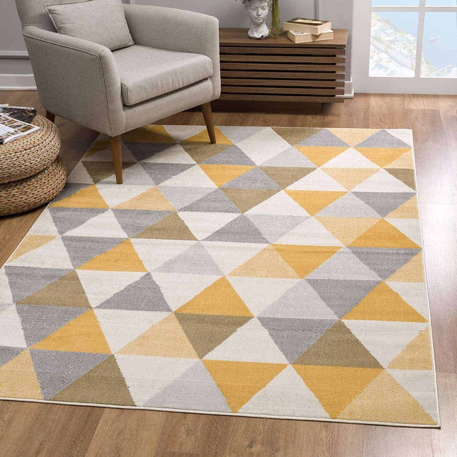 geometrical pattern rug in yellow, gray and white colours