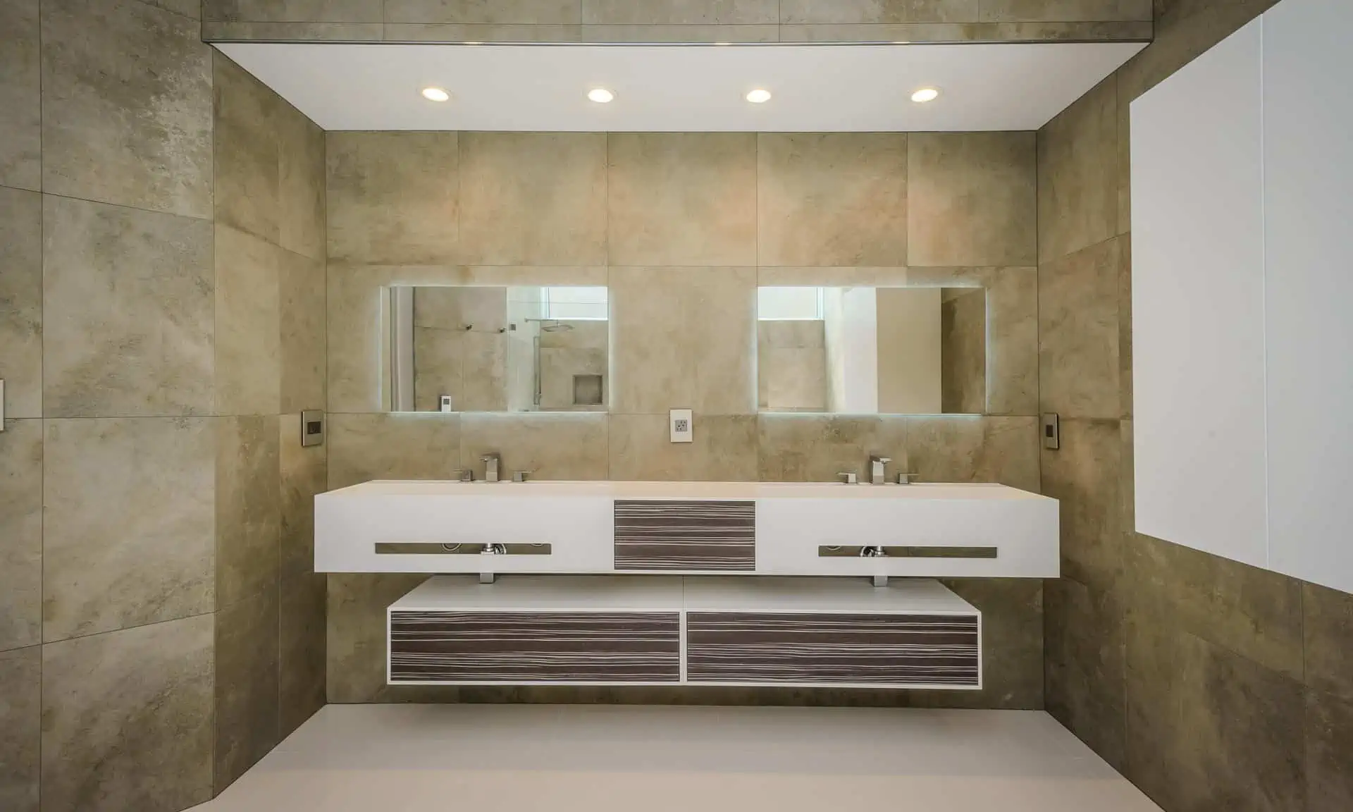 bathroom with ceiling light fixtures