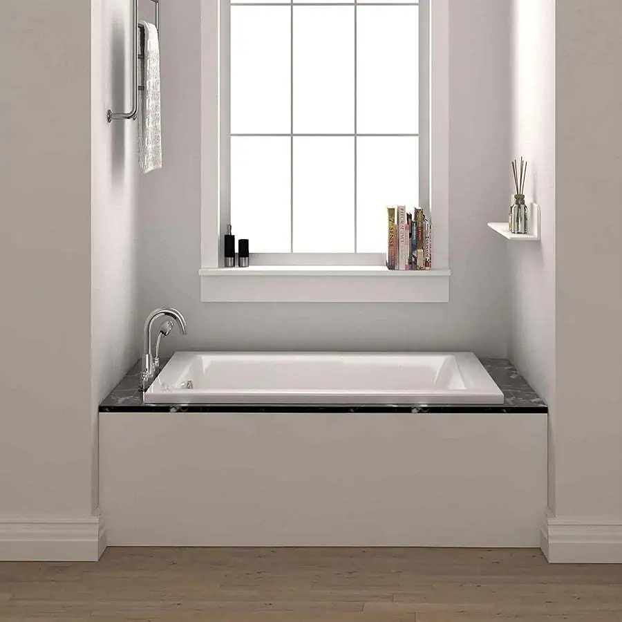 White alcove built in bathtub