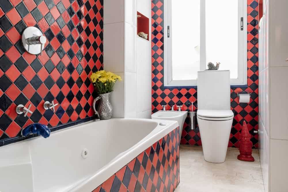 Ceramic tiles bathtub in red and black