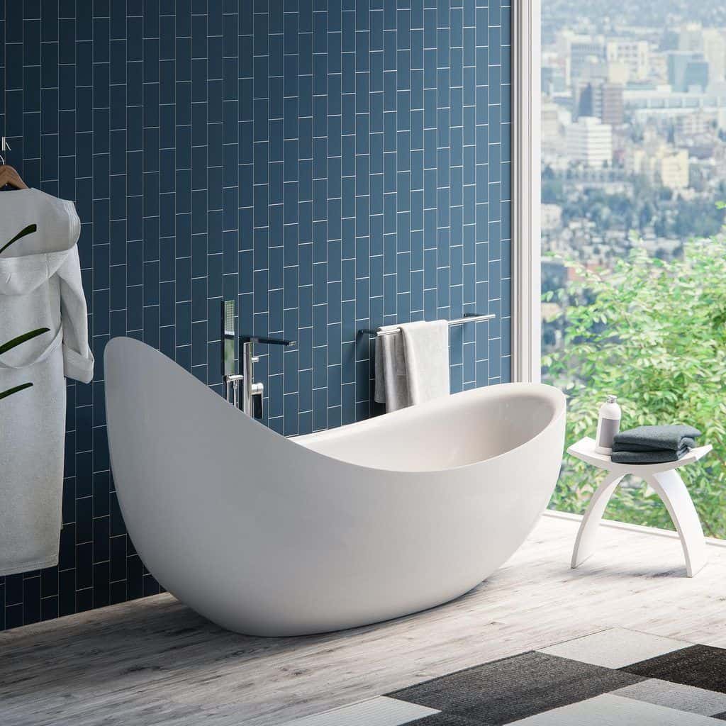 Assymetric oval free standing bathtub