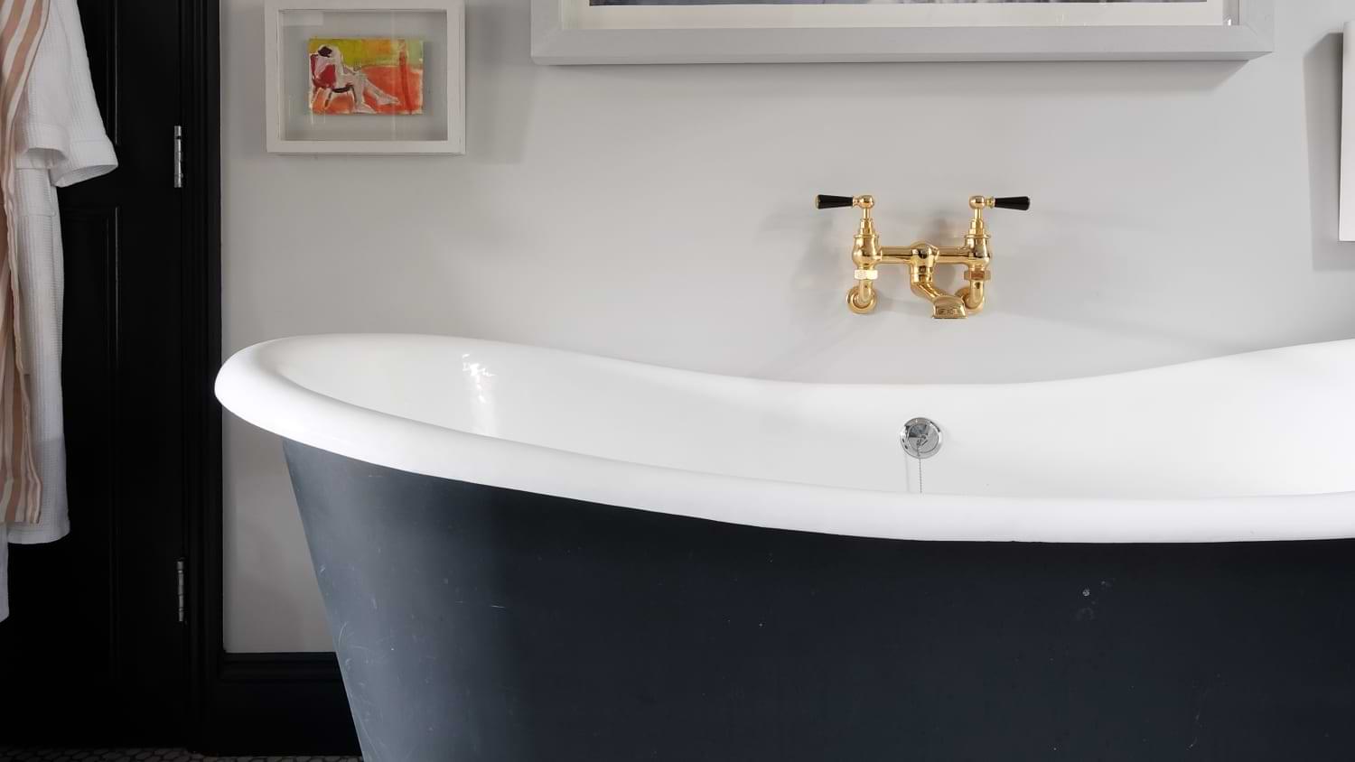 Porcelain enamelled tub