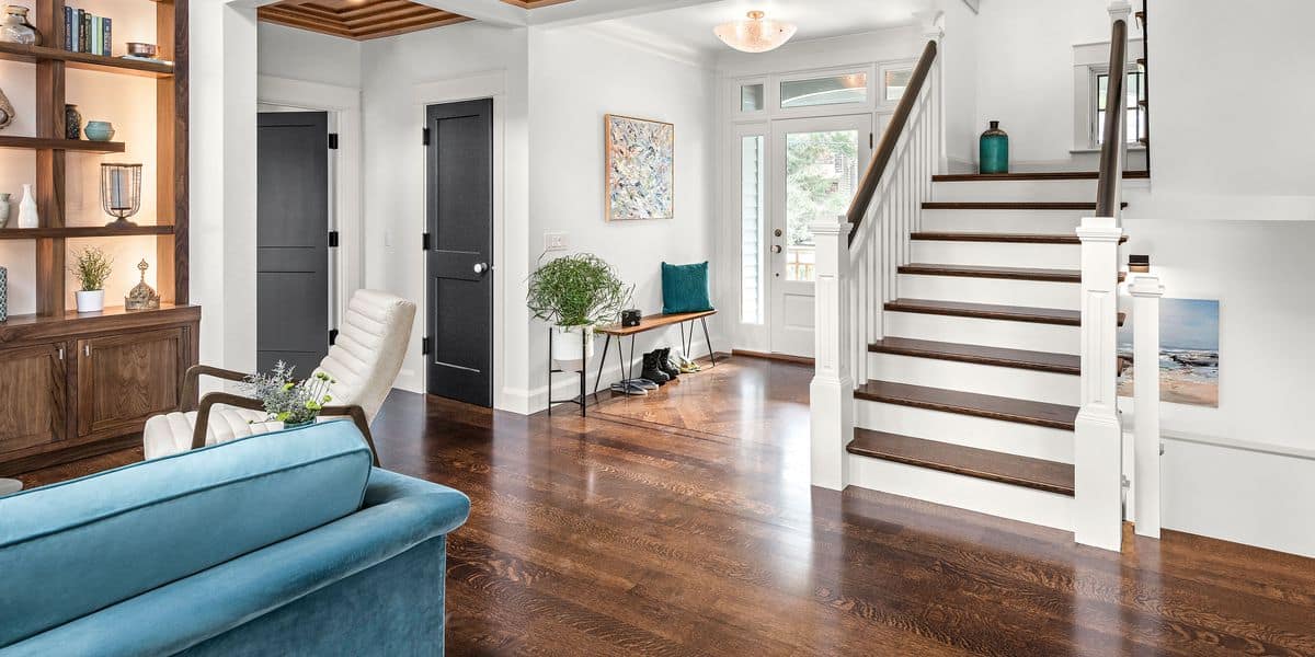 Hardwood solid floors design in living room 