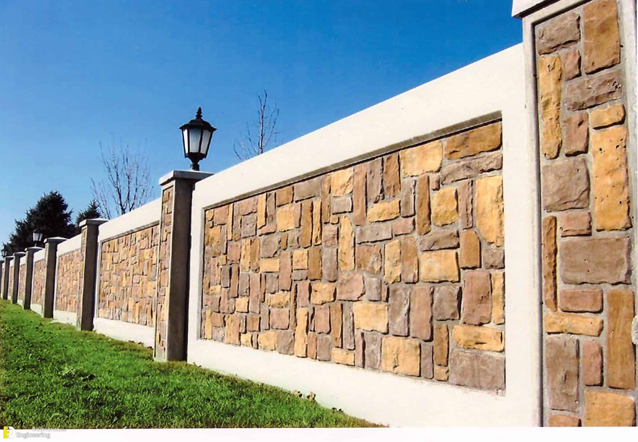 stone cladding used gives a rustic and an earthy effect to the decor of the boundary
