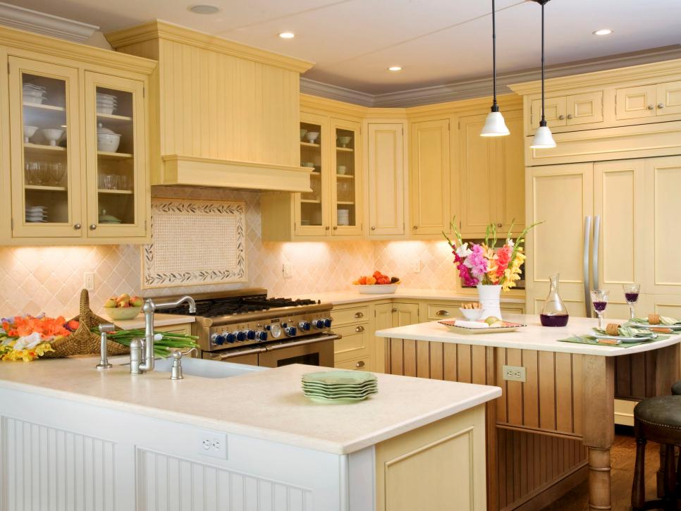 Yellow coloured horse shoe kitchen design 