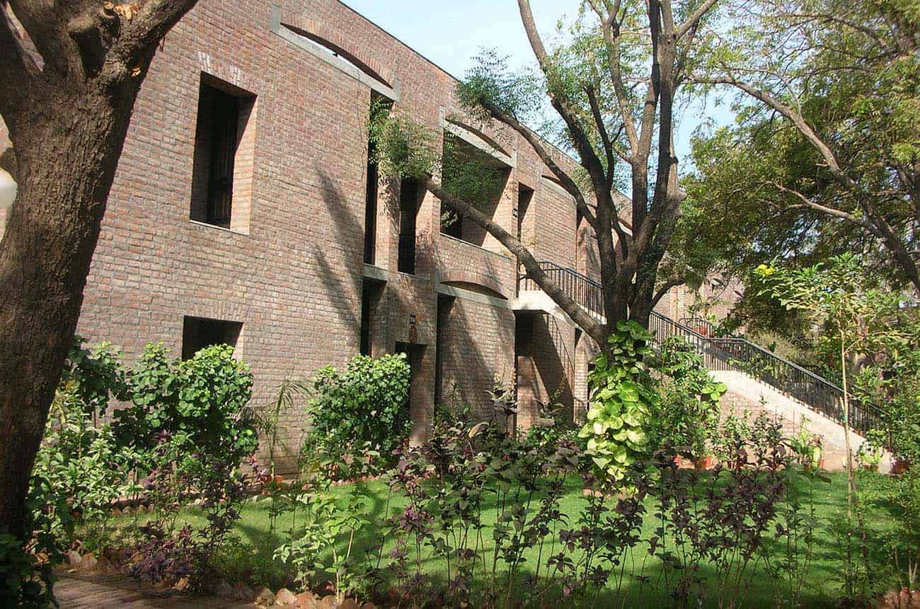 iim ahmedabad brick housing unit