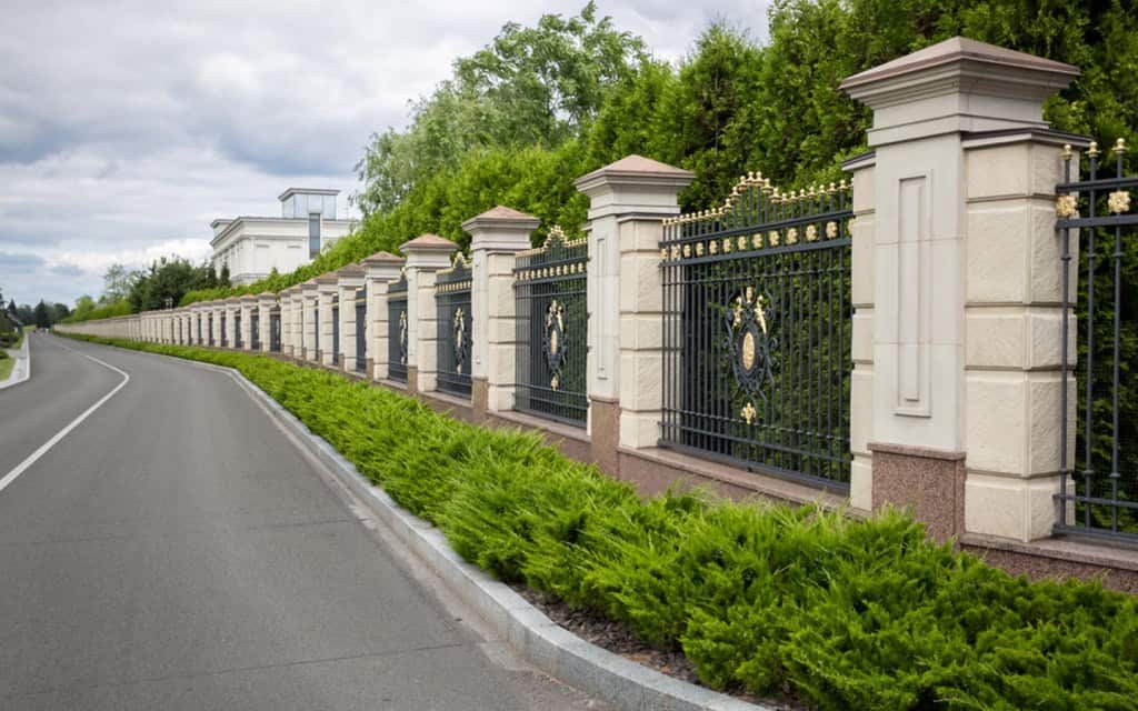 metal fence around the ،use