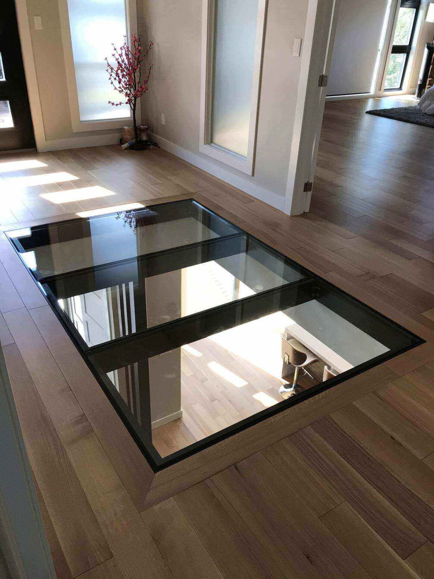 Laminated type of glass for windows and floors