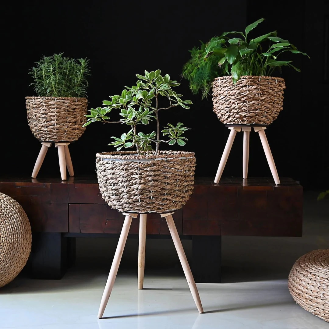 rustic decor, woven planting pots, wooden legs, indoor planters with stand