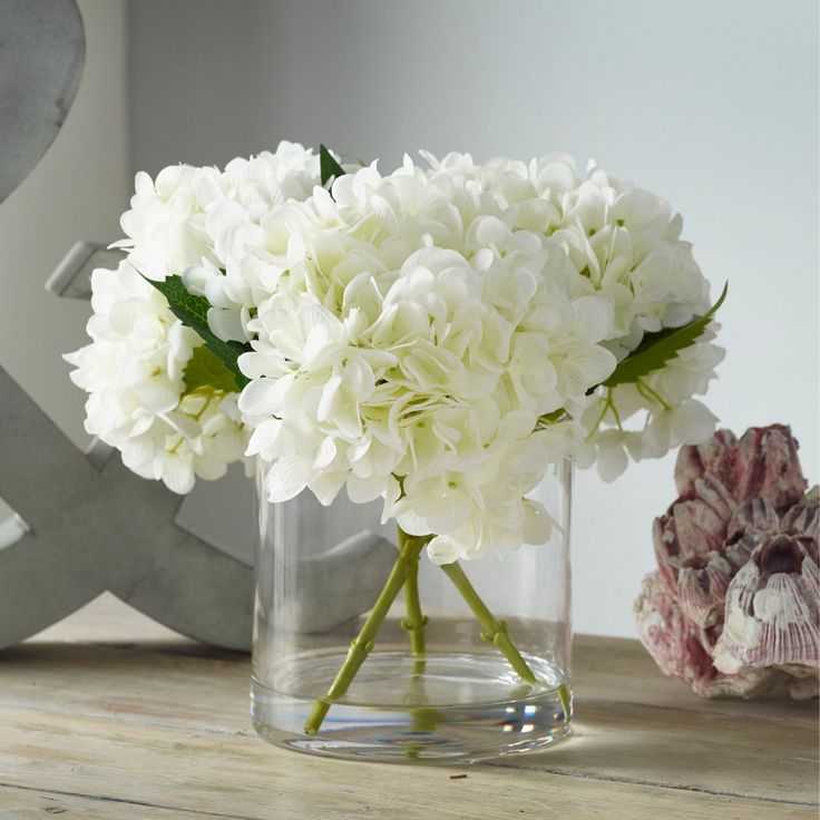 fake Hydrangea in dining table