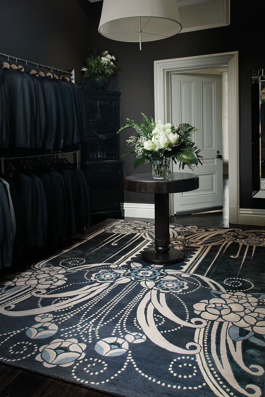 bold and designer silk carpet, luxurious room decor, centre table placed in the centre with a flower vase on it