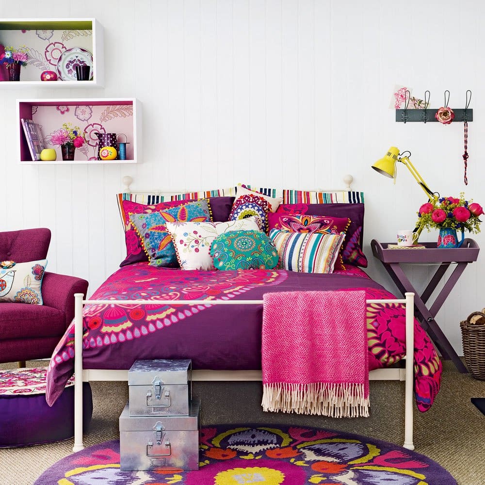 quirky pink purple two colour combination, bedroom with white walls and colourful rug