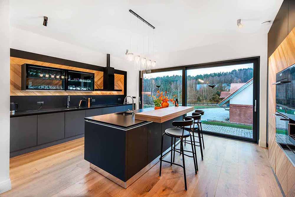 A beautiful kitchen area crafted using REHAU RAUVISIO brilliant pre-laminated boards