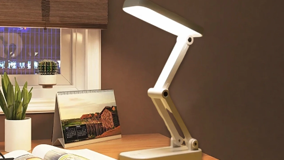 solar light lamps for homes and offices with information in text