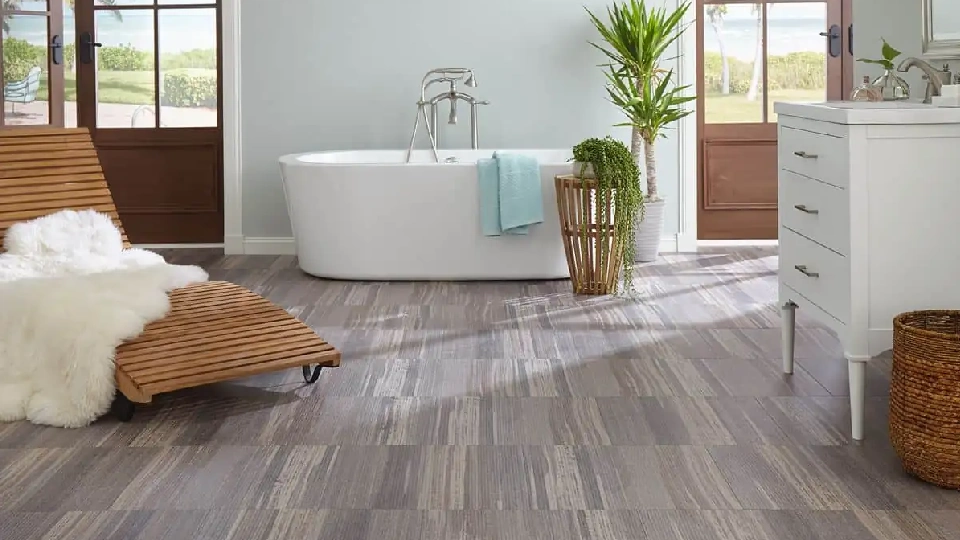 Laminate flooring for bathroom with an exotic ceiling design