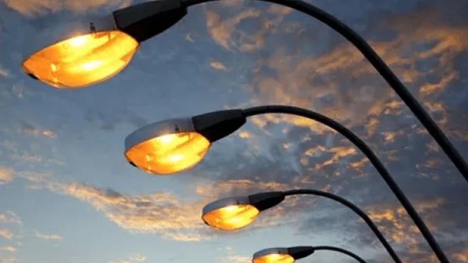 HPS lamp poles