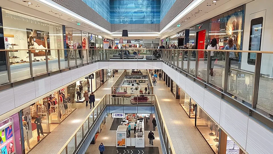 led lighting in a mall