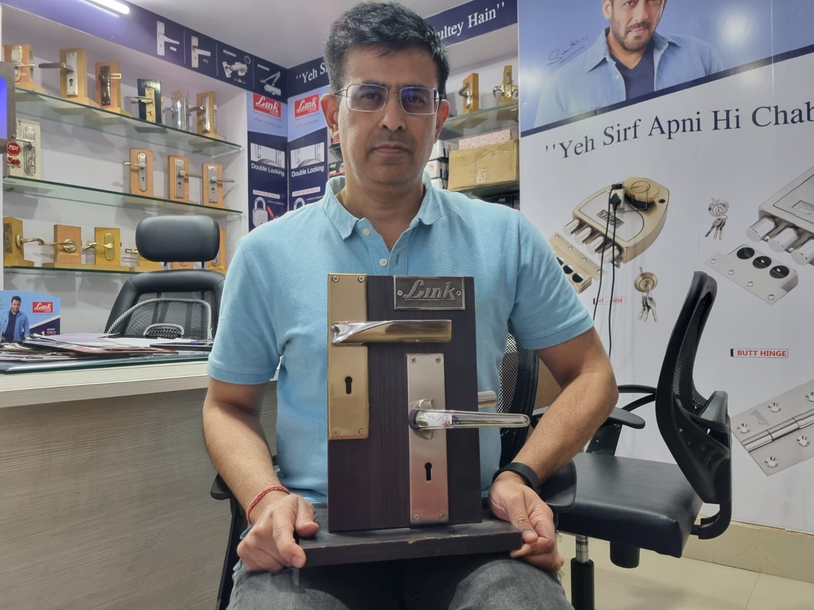 Mr. Vineet Nayyar with Link Locks product, hardware distributors in Patna