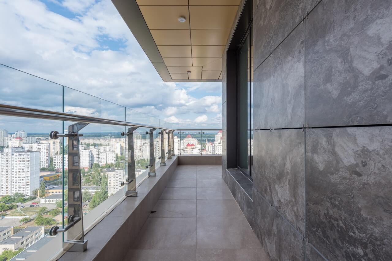 Glass and steel combination railing for balcony or staircase