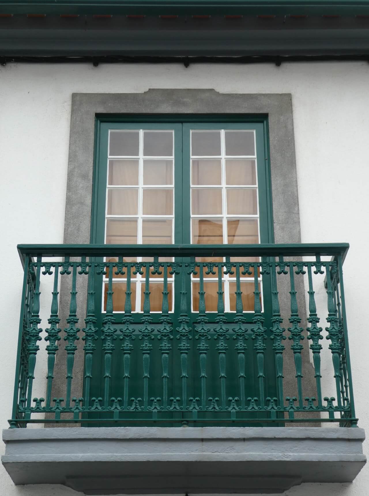 sturdy refined rustic railing for balcony 