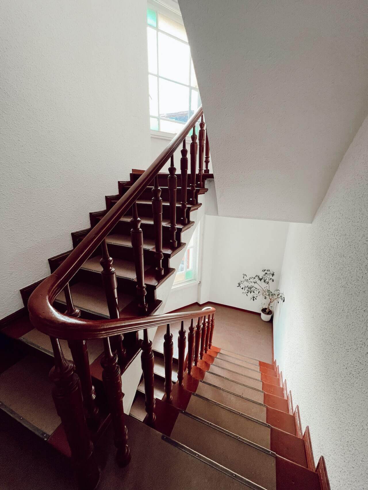 Traditional railing with wooden balusters and steps, design of railing for staircase