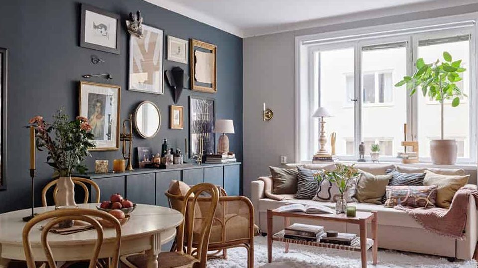 Blue Accent Wall paint design idea in Studio Apartment 