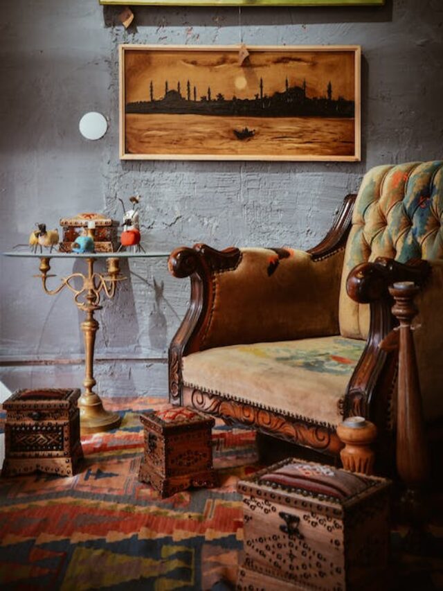 vintage home decor ideas, vintage furniture, rug, sofa, living room
