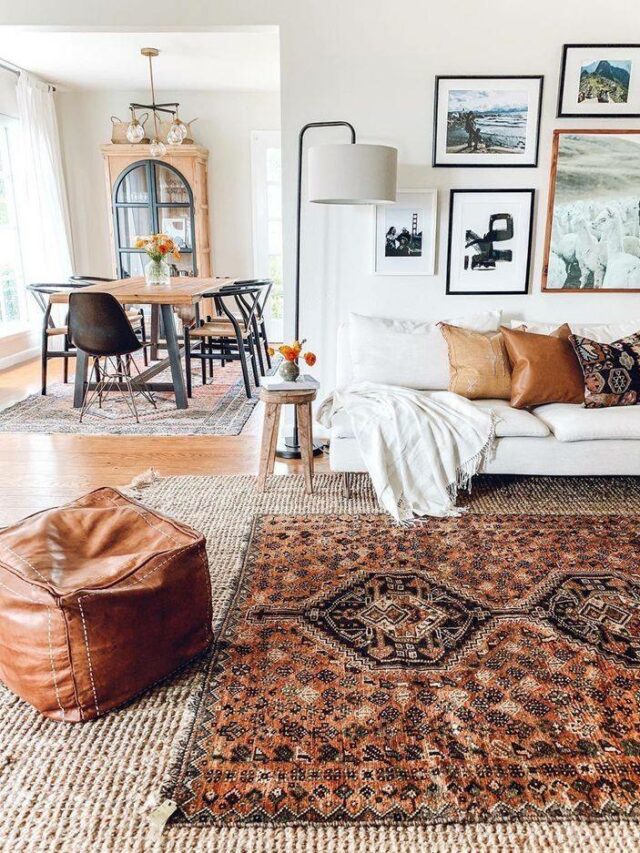 a red rug in a living room