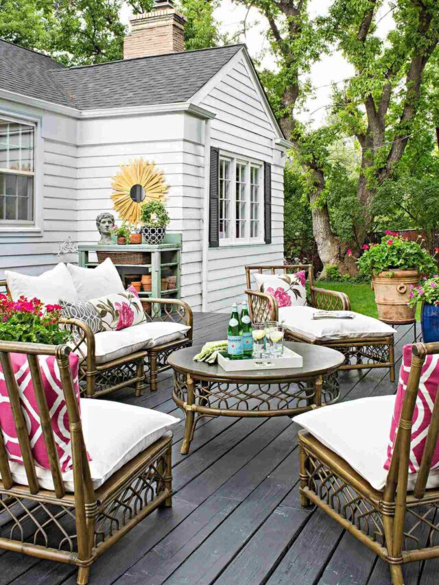 outdoor-patio-furniture-set-on-wooden-deck