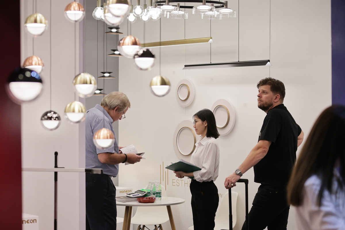 A Connected Lighting Zone debuted at the 25th Autumn Lighting Fair, showcasing products from various renowned companies and brands