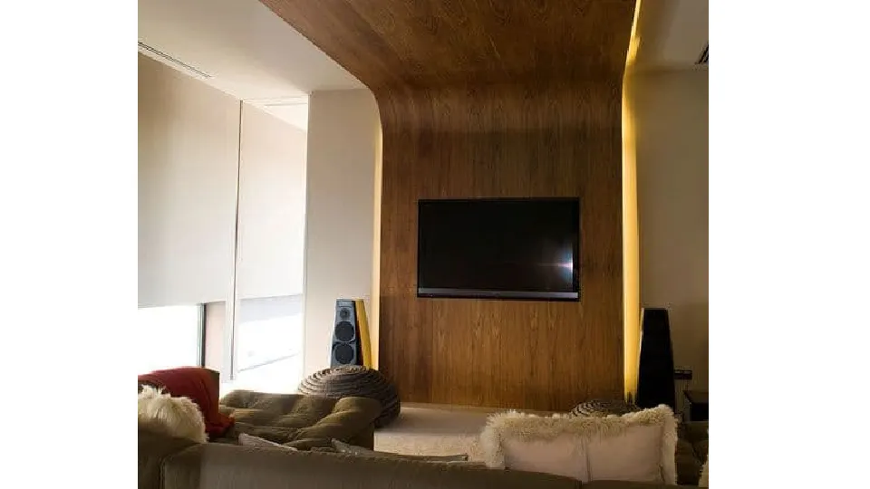 livin room with an extended panel