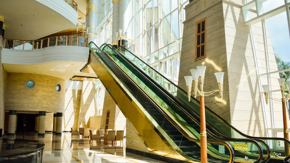 parallel escalator in a mall