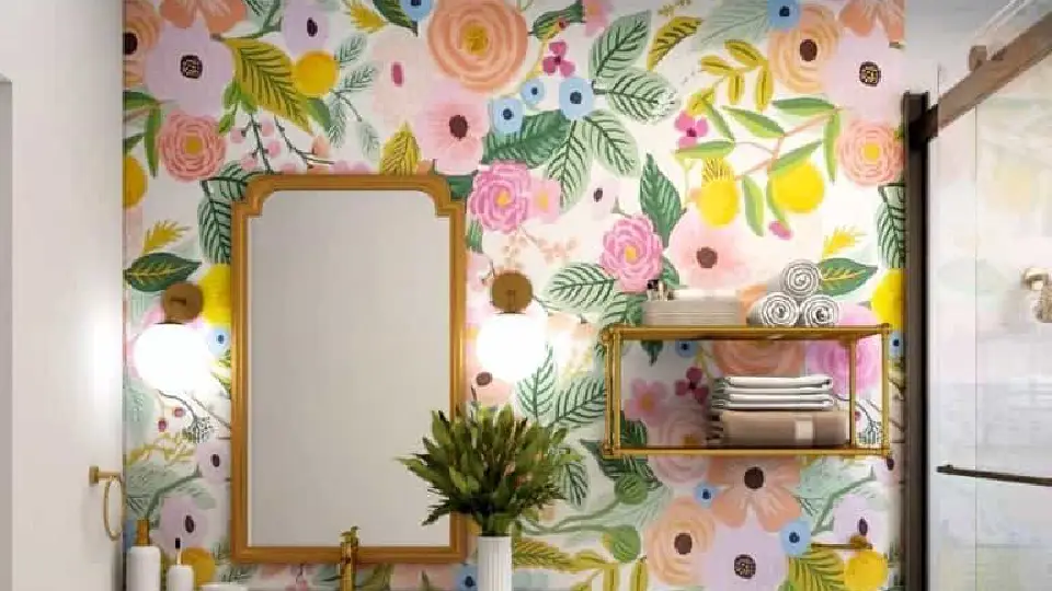 floral wallpaper design in a bathroom